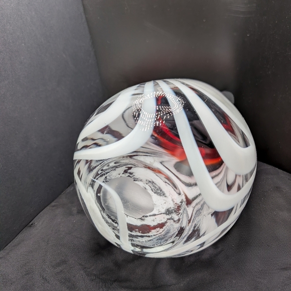 Mid-century Modern Pulled Feather Art Glass Hand Blown Vase - Picture 3 of 3